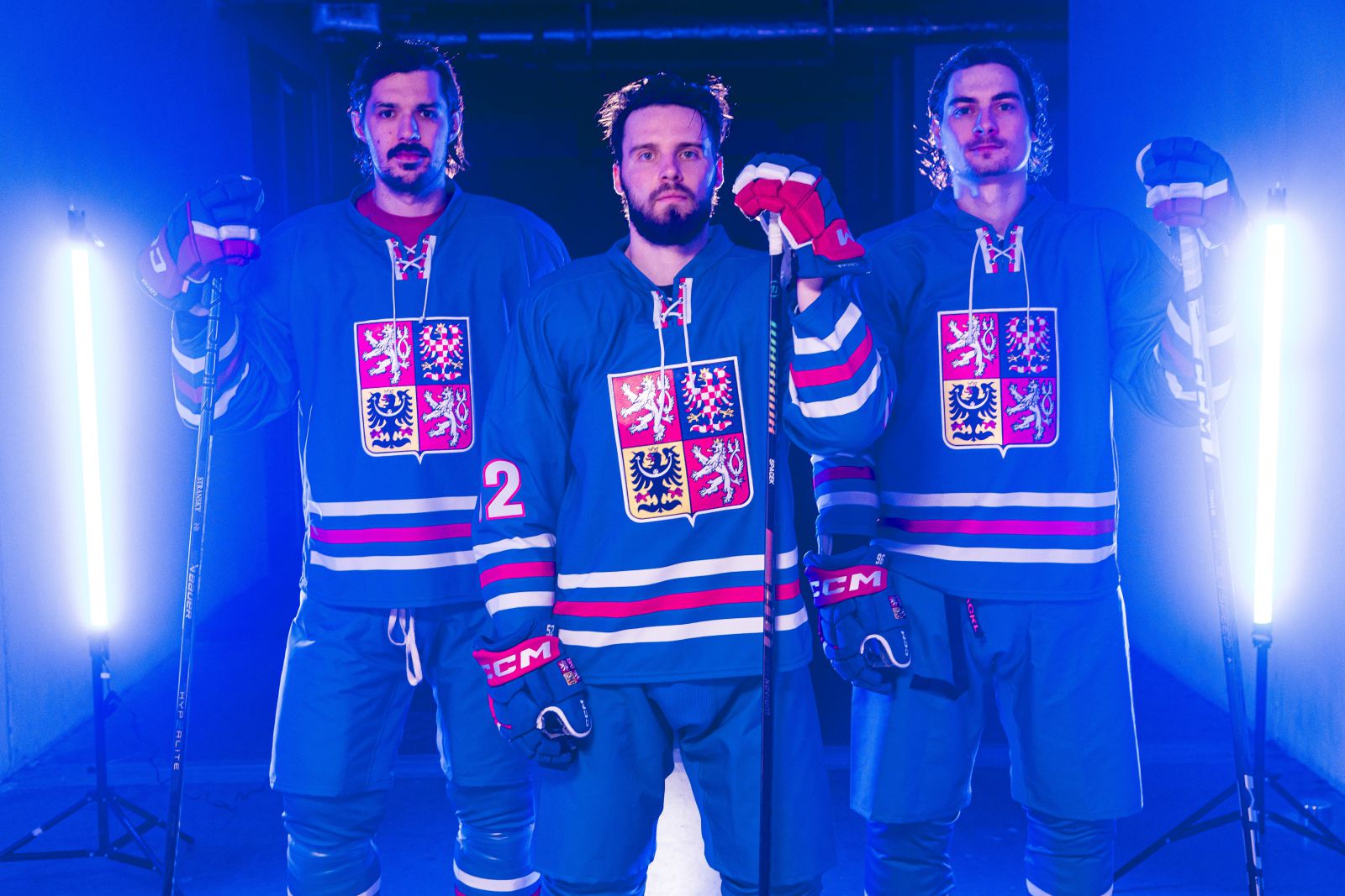 Aukce originálních modrých retro dresů z Betano Hockey Games 2023/24 v Brně fotka