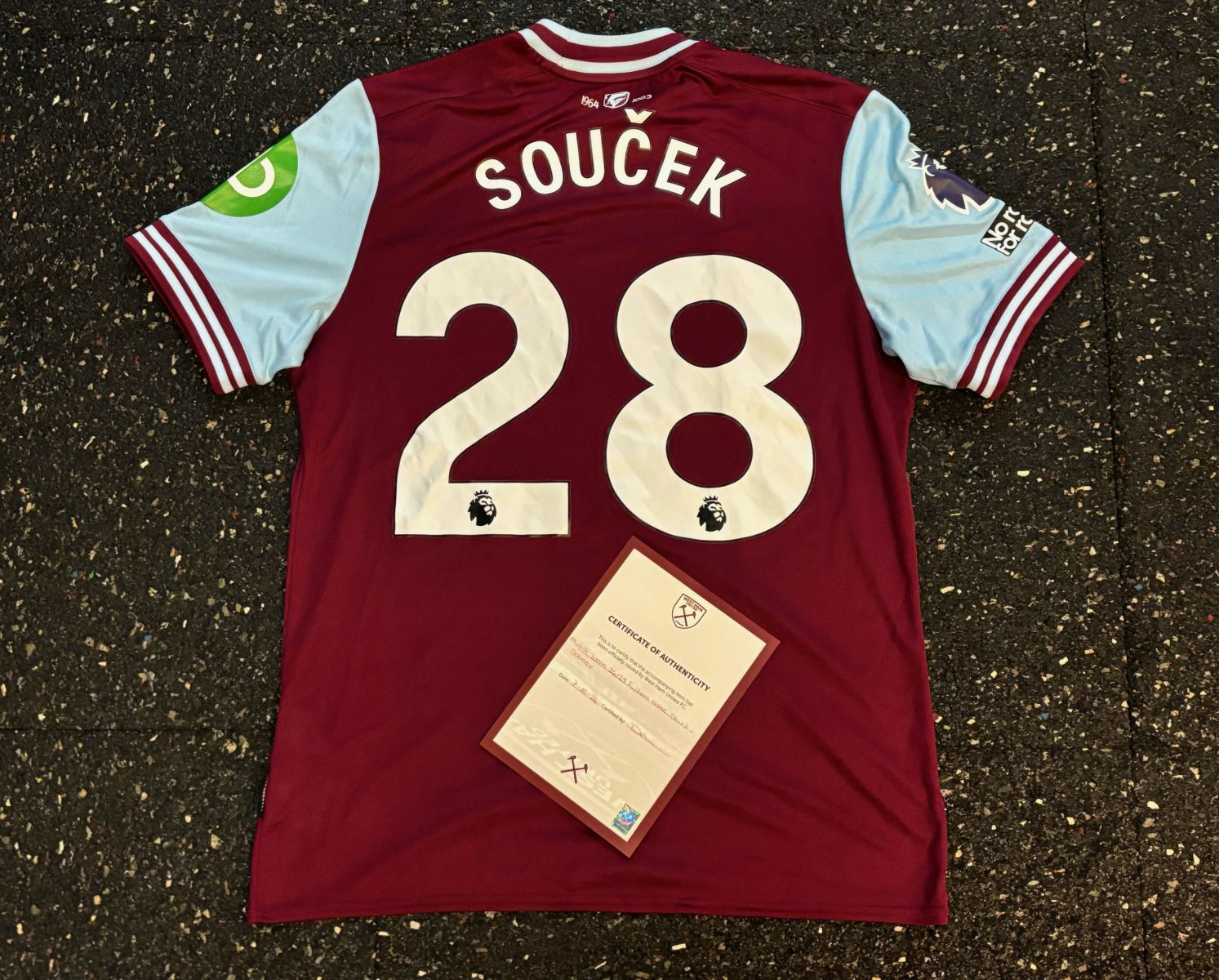 Hraný dres Součka z West Ham United s certifikátem photo