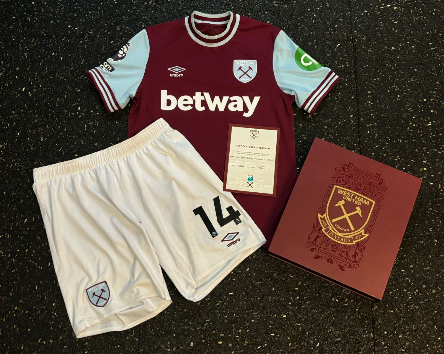 Hraný dres Kuduse z West Ham United s certifikátem photo